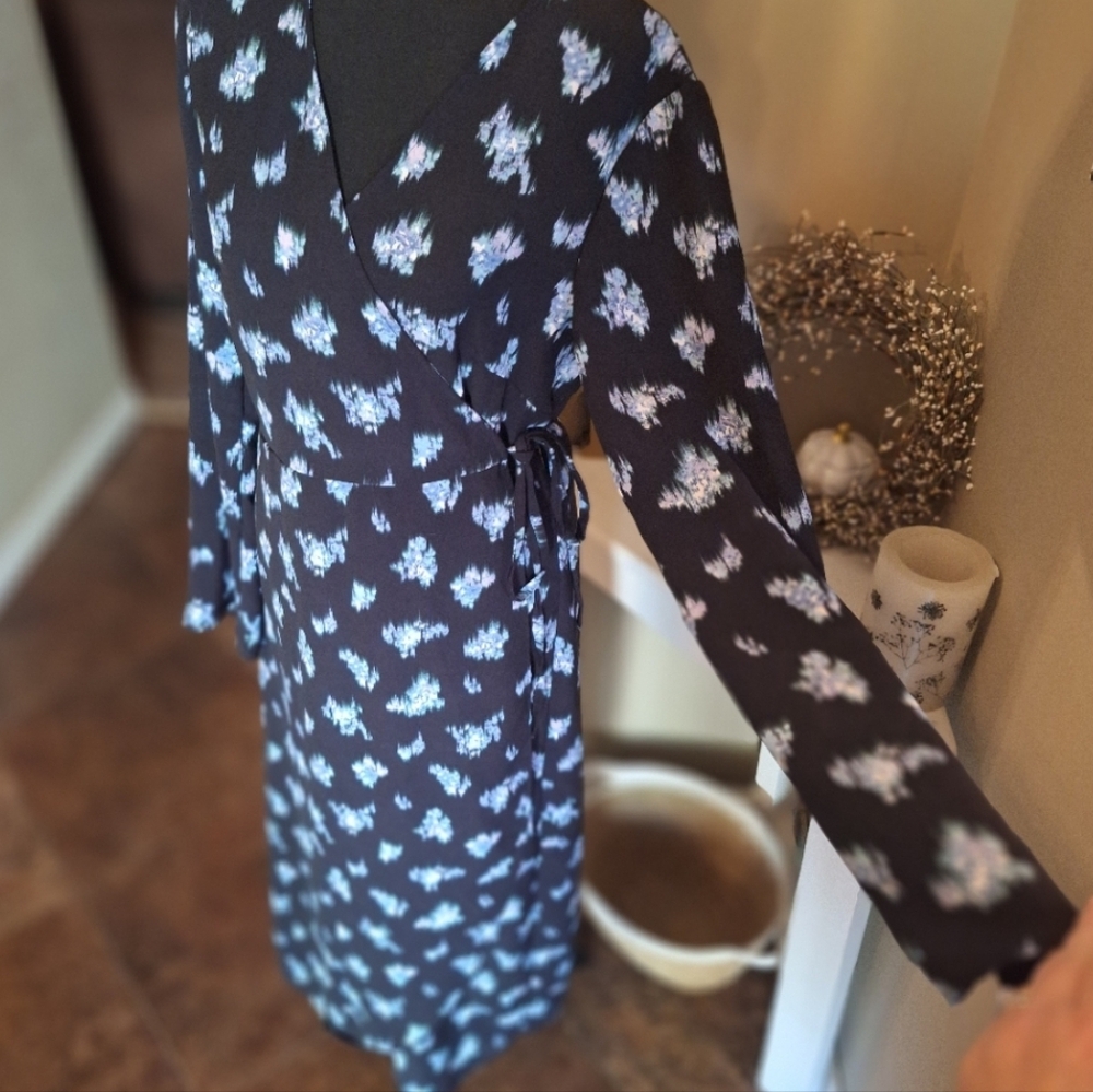 H&M Flowy Black and Blue Dark Floral Maxi Dress Sz M